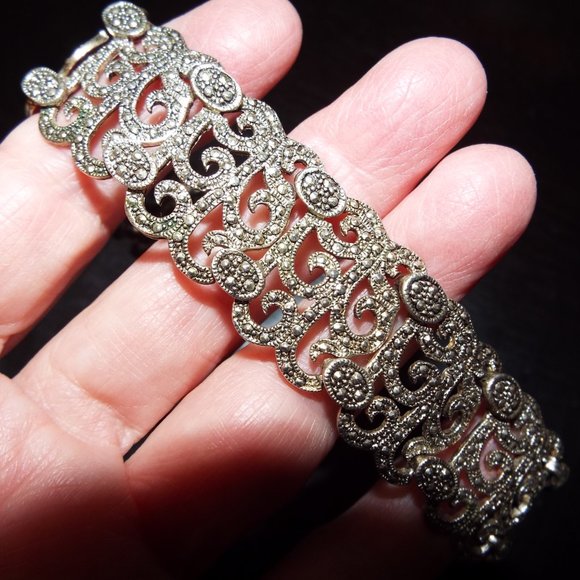 VINTAGE FINE SCROLL FILIGREE PANELS DESIGN SILVERY GOLDEN MARCASITES BRACELET 74 - Picture 1 of 4